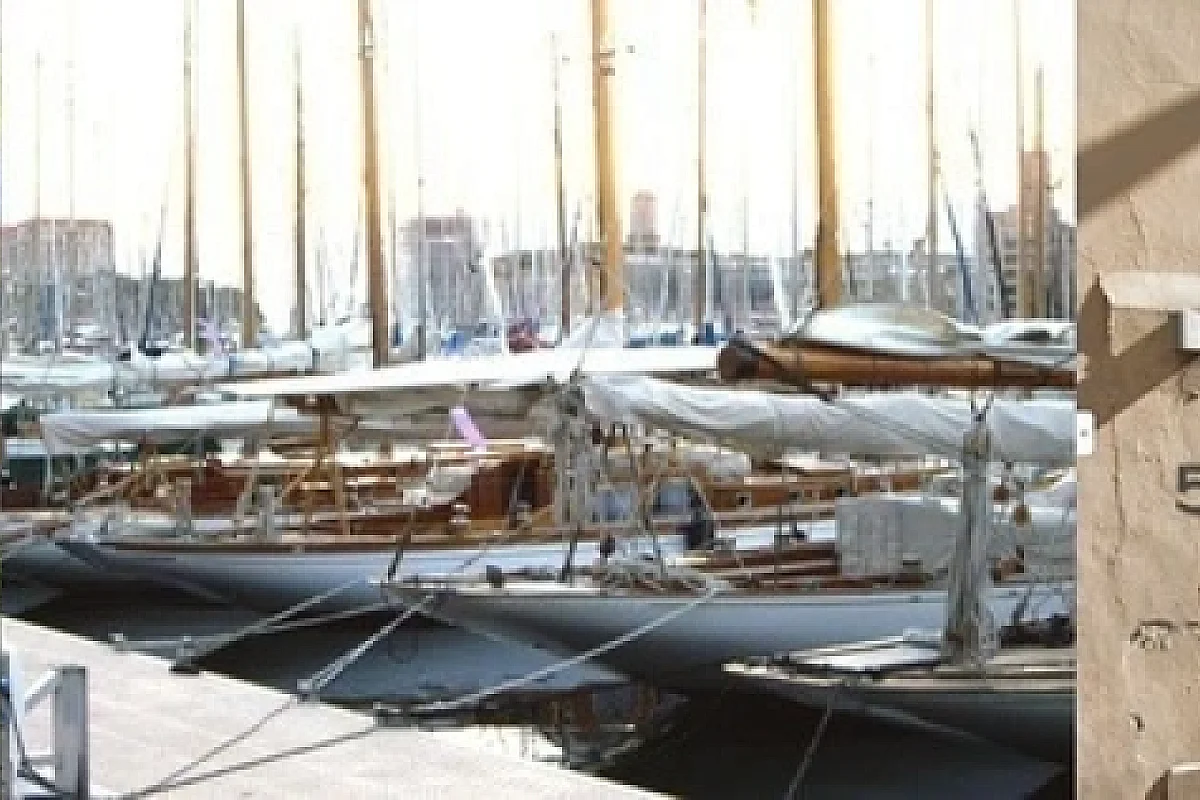 "Du Vieux Port à la place de la Corderie", balade commerçante et patrimoniale  