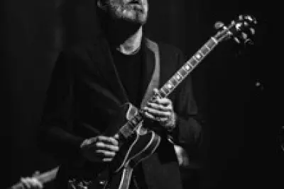 Mike Andersen - All Out Of Love