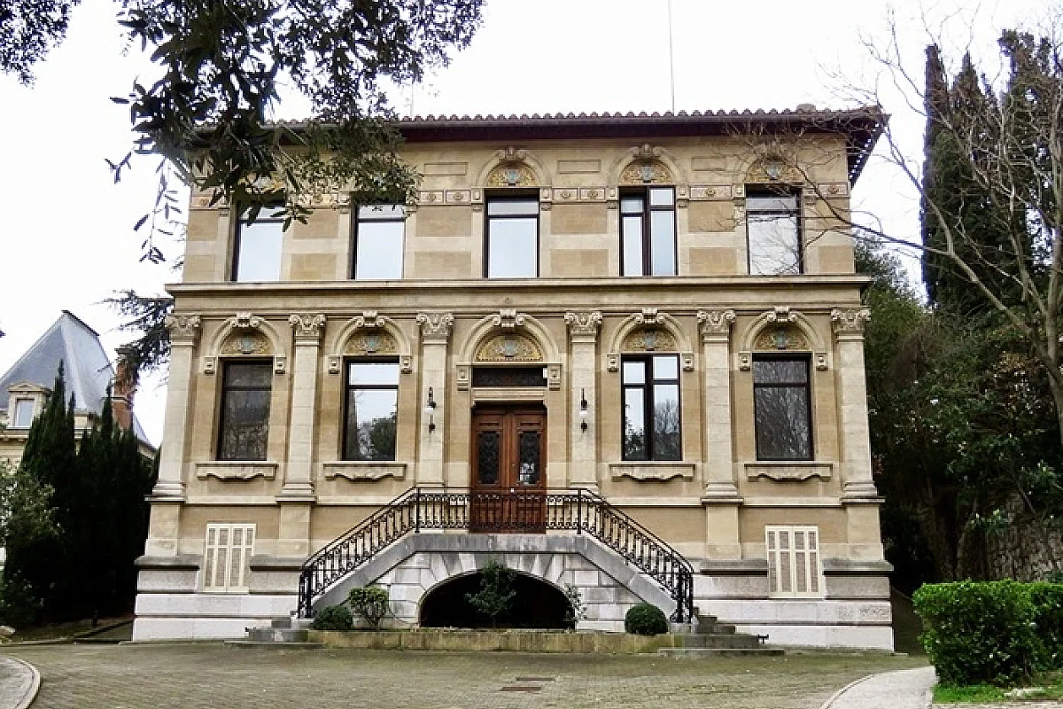 Image 4