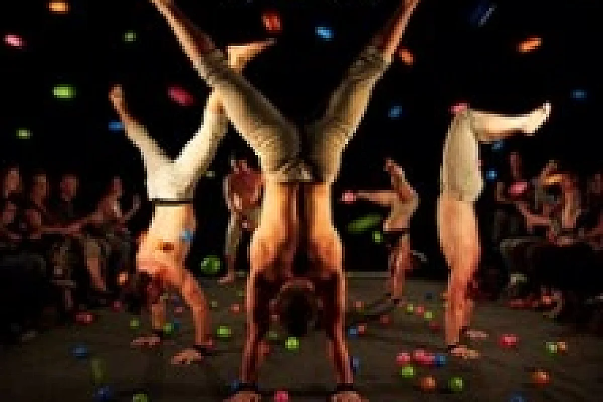 A Simple Space - Gravity and Other Myths - Bobino, Paris