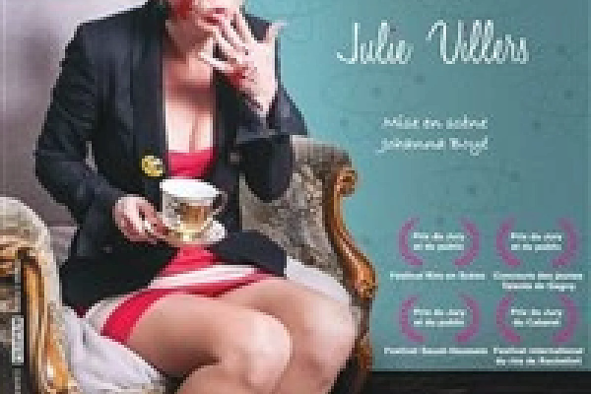 Julie Villers dans Je buterais bien ma mère un dimanche