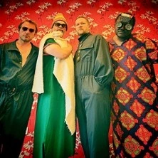 Guembri Superstar feat. Lova Lova & Emma Lamadji