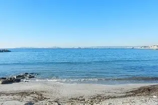 Marche aquatique entre adhérents sur la plage de la Pointe Rouge avec Mai 