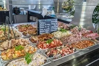 Déjeuner au restaurant "Ô Buffet" à la Pointe Rouge avec Mai 