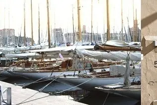 "Du Vieux Port à la place de la Corderie", balade commerçante et patrimoniale  