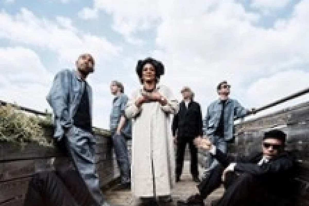 Arat Kilo ft. Mamani Keita & Mike Ladd