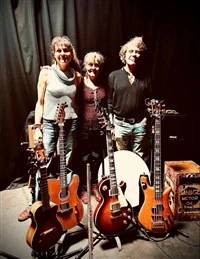 Une guitare, une citoyenne