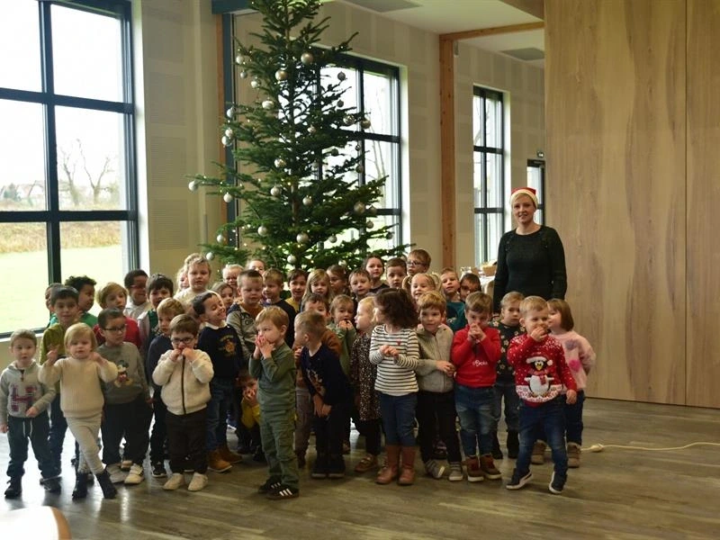 Chant des enfants et ouverture du calendrier de l'avent