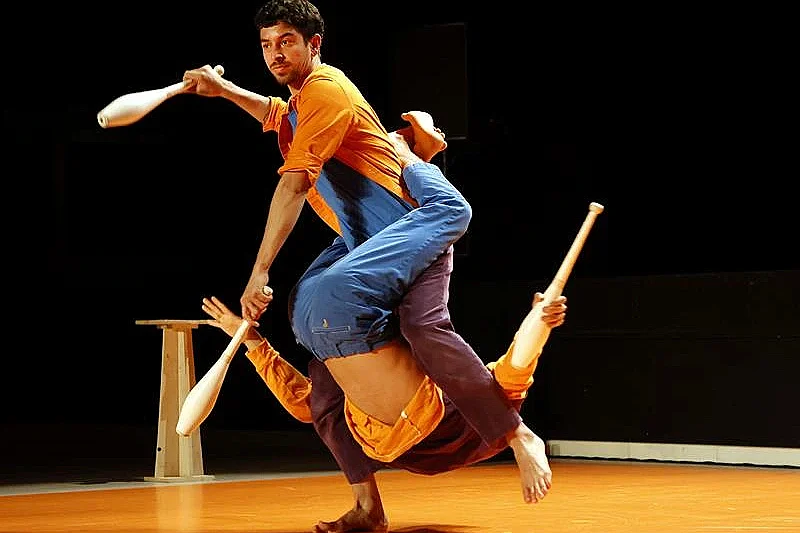 Specatcle de danse acrobatique - La fabuleuse histoire de BasarKus