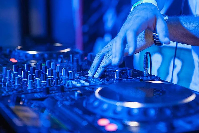 Electro Ice Night & DJ