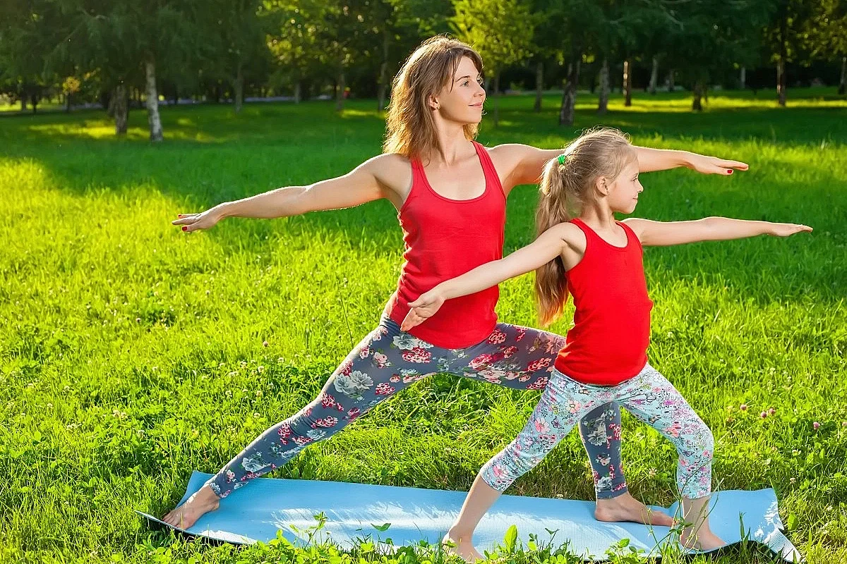 Yoga duo parent / enfant à la ferme