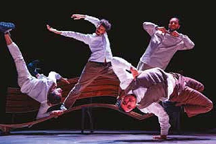 Danse : "Sous le poids des plumes" Cie Pyramid