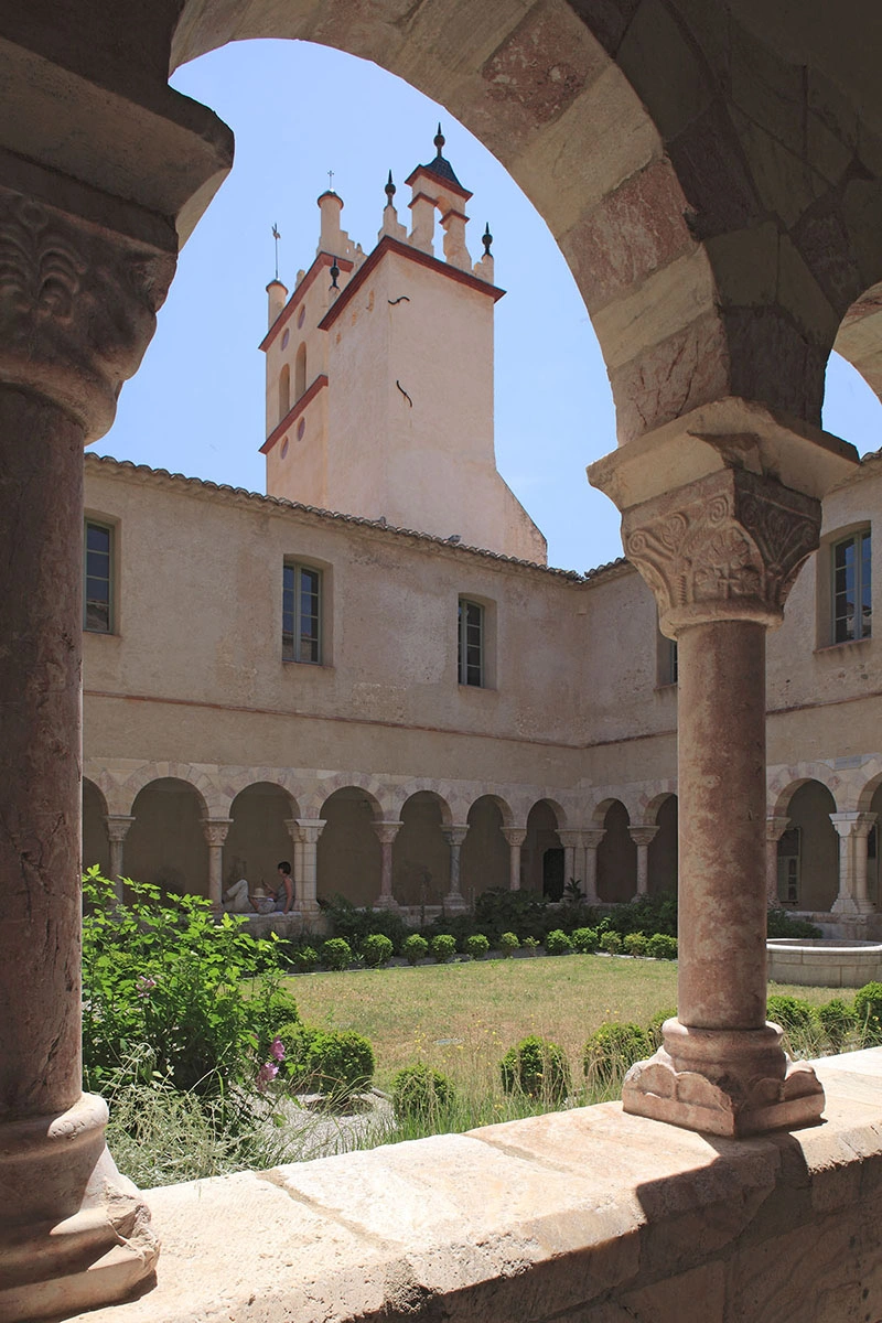 VISITE DE L'ABBAYE DE SAINT-GENIS-DES-FONTAINES