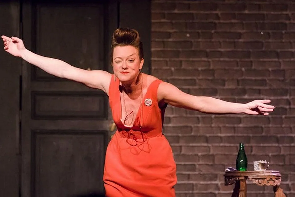 Woman show "Je buterais bien ma mère un dimanche"