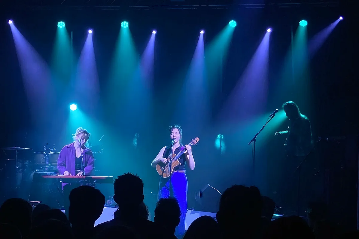ANITA en concert pour le Folk Club de Cahors avec chanson pop électro