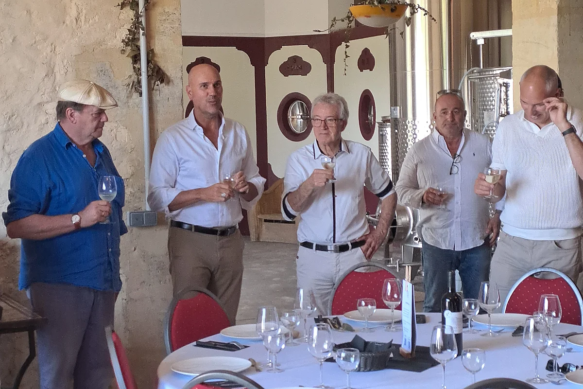 Banquet et dédicace du livre sur le château Coupelle d'Ertan