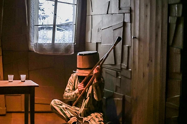 Théâtre immersif et gestuel, manipulation d'objets "Sans Temps" de Bazar Forain