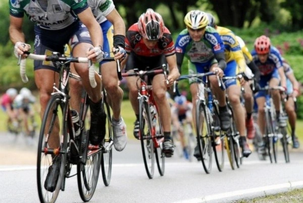 Course cycliste 82ème prix des deux ponts