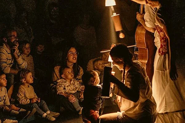 Spectacle musical et visuel : "Madame Lumière" de la compagnie La Menuda
