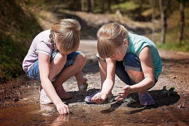 Balade et fabrication de jouets avec la nature