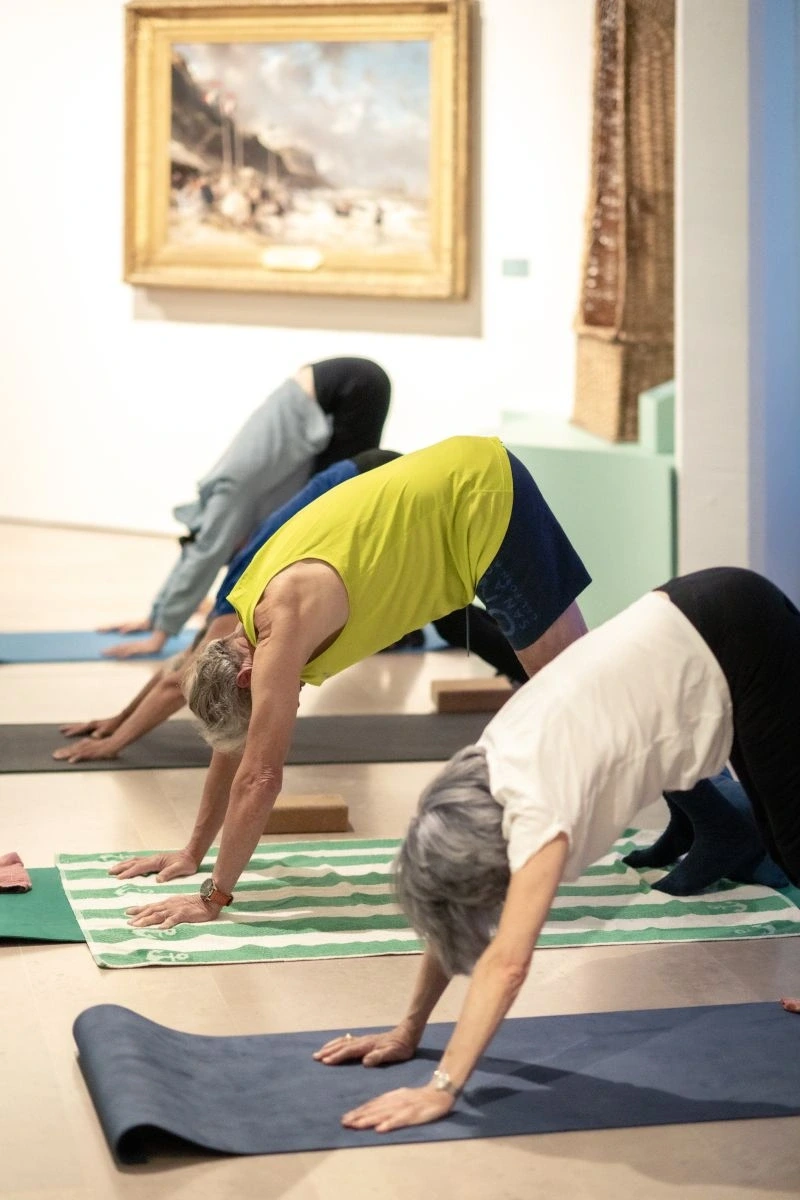 Yoga au musée