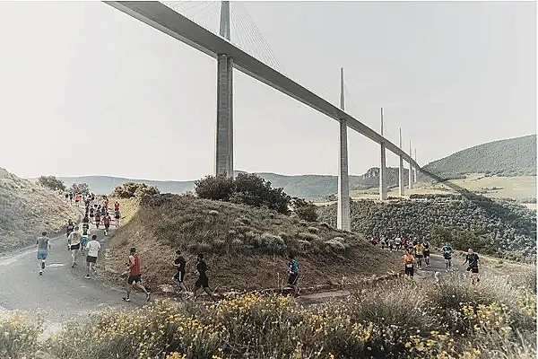 La course Eiffage du Viaduc de Millau en Aveyron