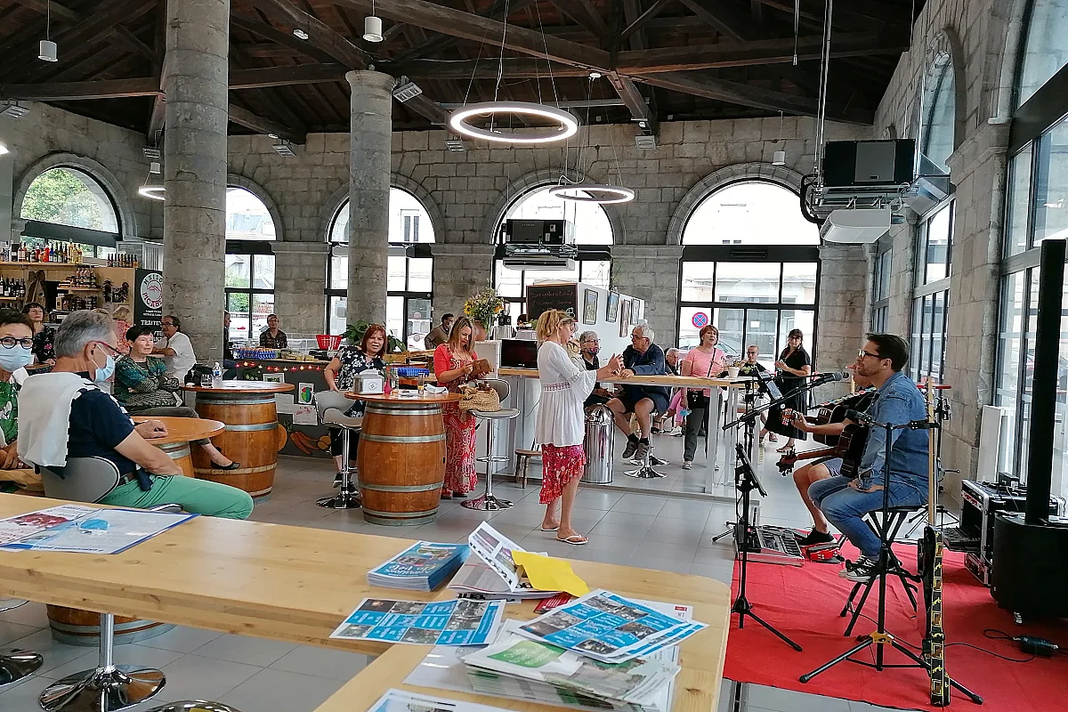 LES RENDEZ-VOUS DE L’ÉTÉ : CONCERT À LA HALLE GOURMANDE - DUO WAD