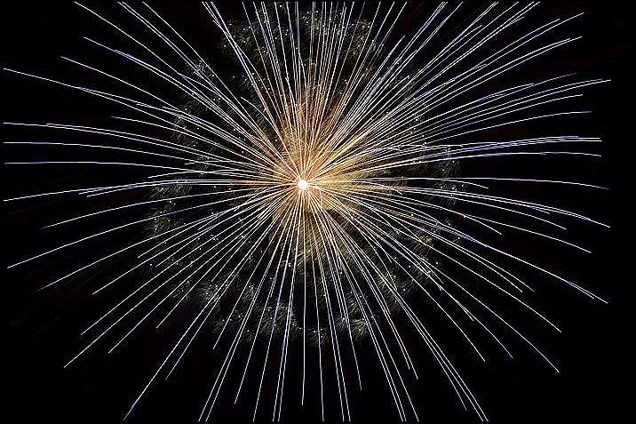 Bal et feux d'artifice à Levet