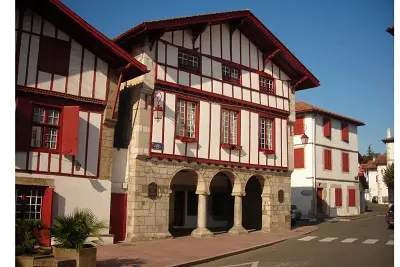 Visite guidée d'Urrugne : histoire du peuple basque, mythologie, jeux, us et coutumes