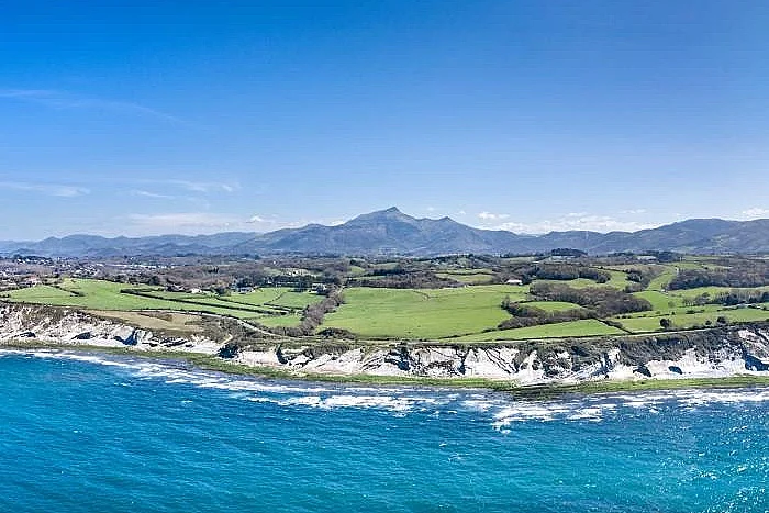 La Corniche vue de la mer