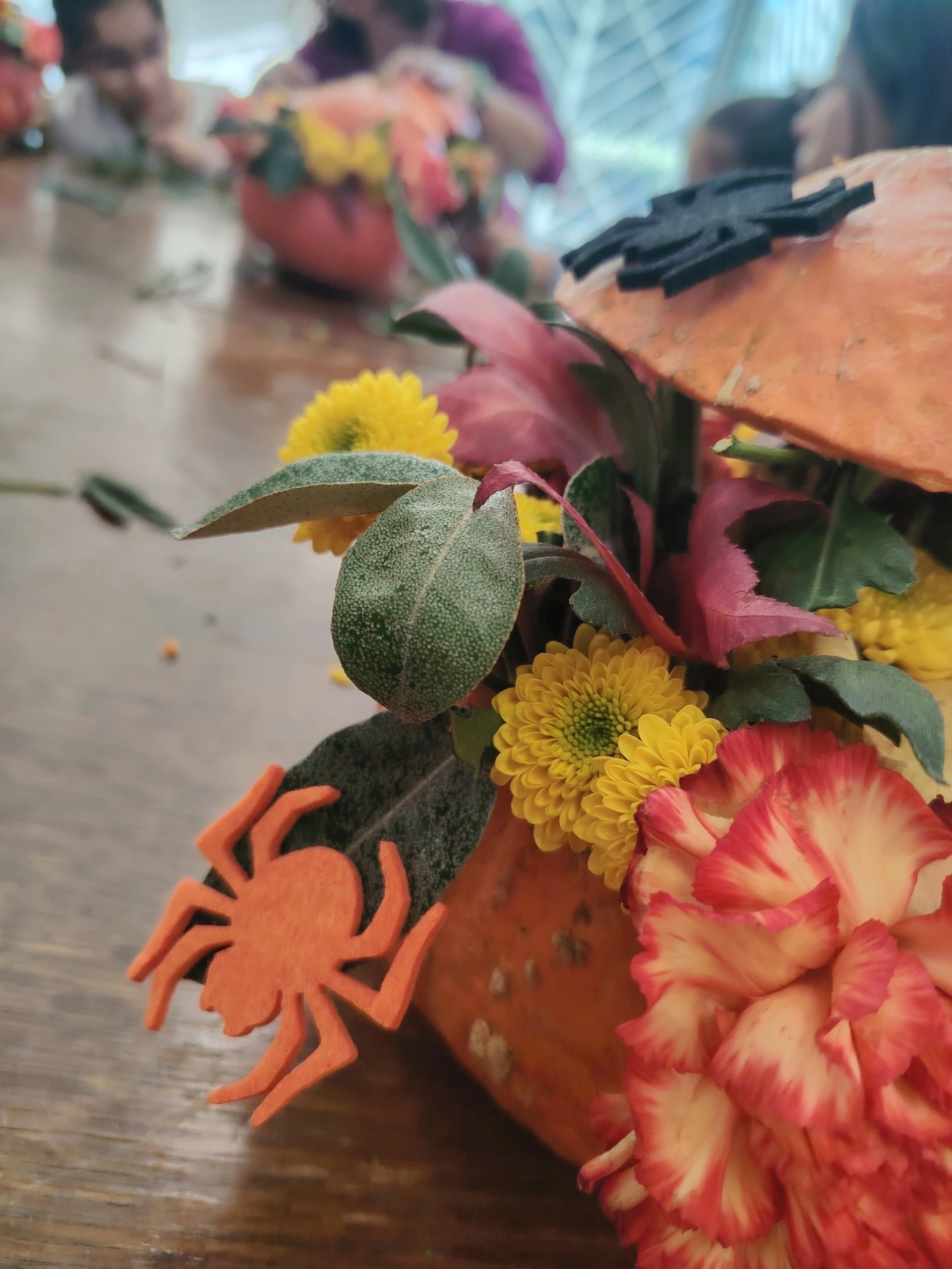 CRÉATION FLORALE SUR LE THÈME DE L'AUTOMNE.