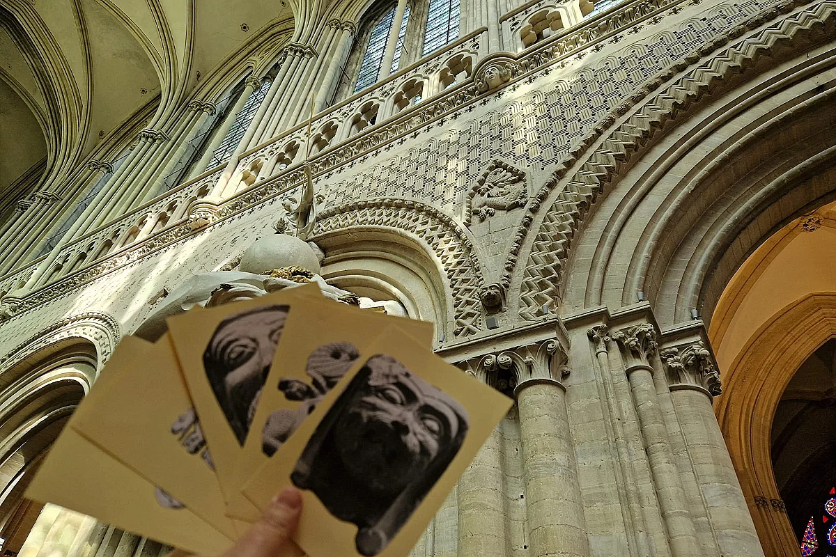 Visite Famille Étonnants Patrimoines : Le temps des bâtisseurs, cathédrale Bayeux