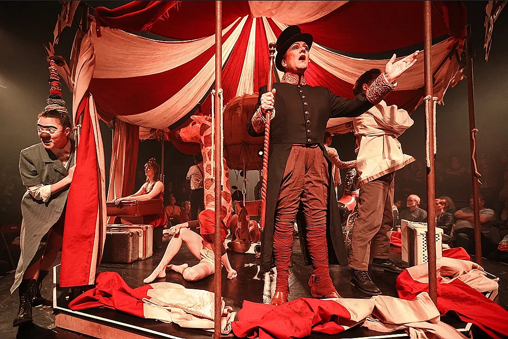 Cirque - Carrousel