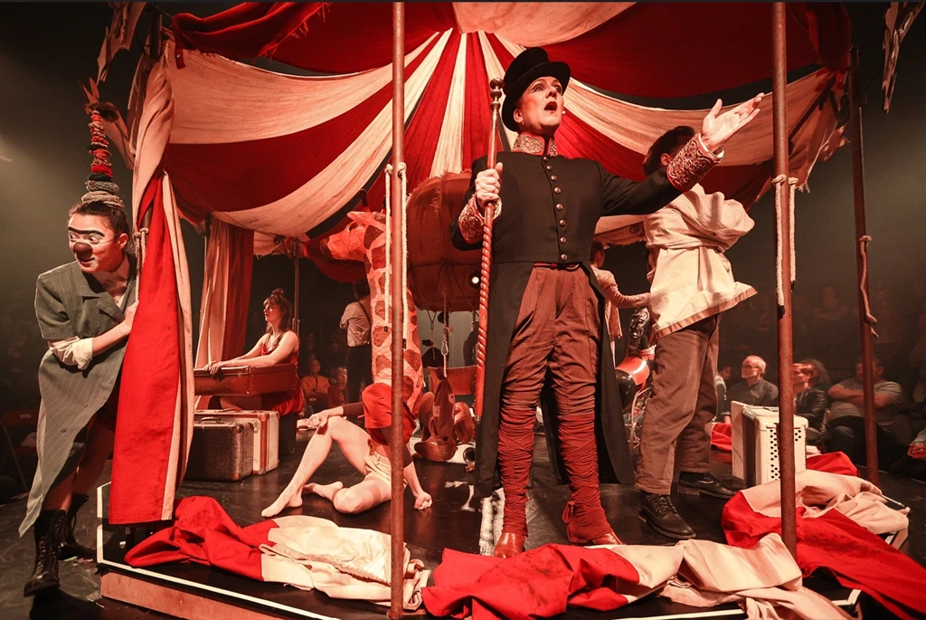 Cirque - Carrousel