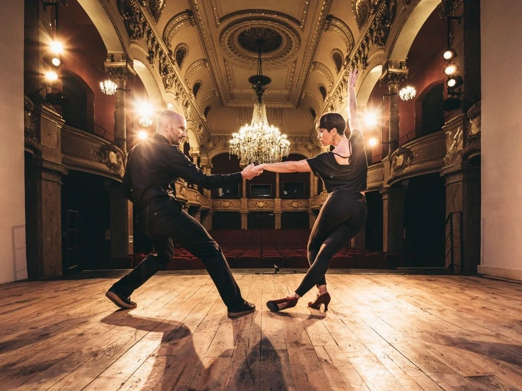 FEET UNE HISTOIRE DES DANSES JAZZ - BOITACLOUS