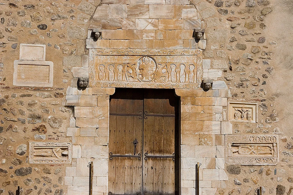 VISITE DE L'ABBAYE DE SAINT-GENIS-DES FONTAINES