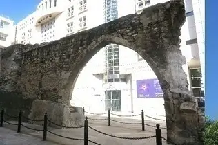 Balade racontée insolite en boucle autour de la Porte d'Aix avec Yvon : 