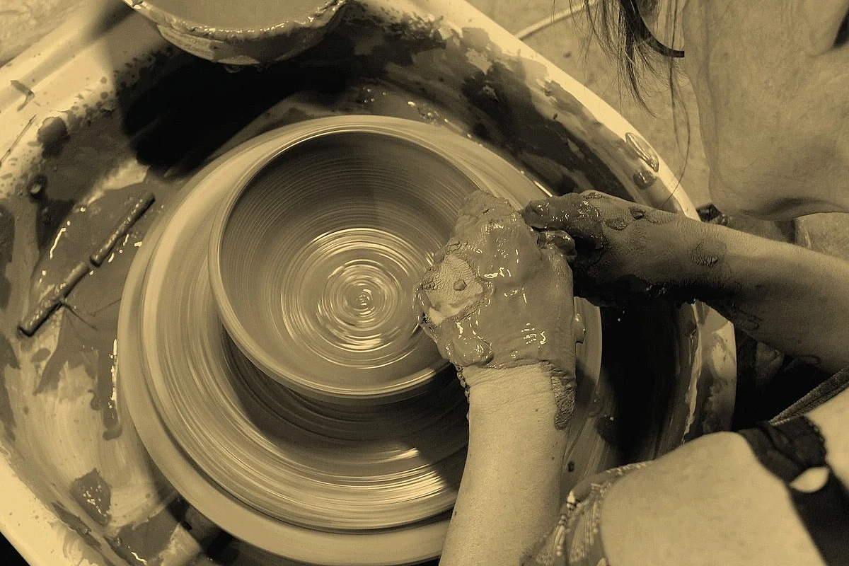 EN COULISSE, VISITE DE L'ATELIER DE POTERIE ET DÉMONSTRATION