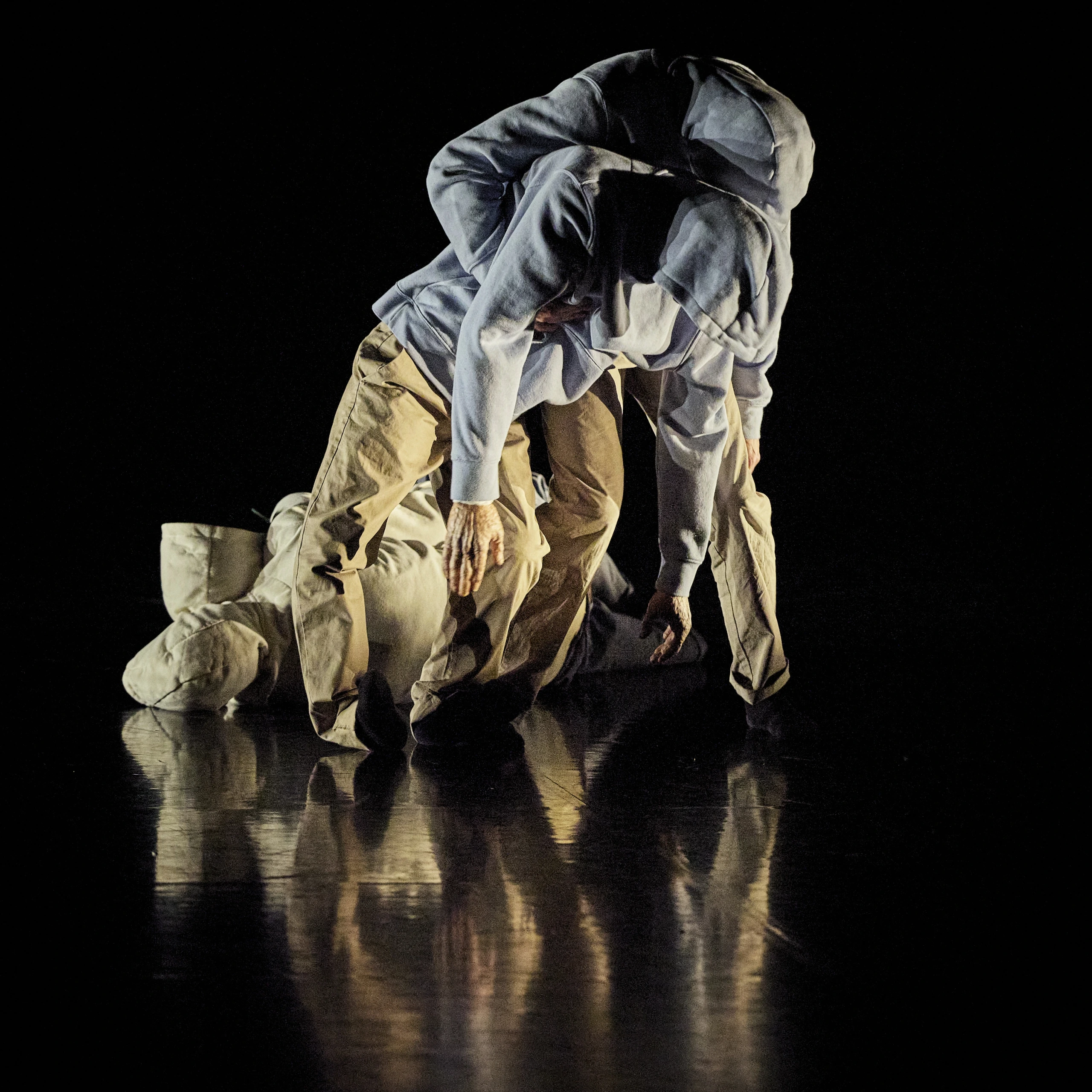 Agora Pôle National Cirque - SEUIL [création] / Compagnie Inéluctable - Marius Fouilland & Aimé Rauzier