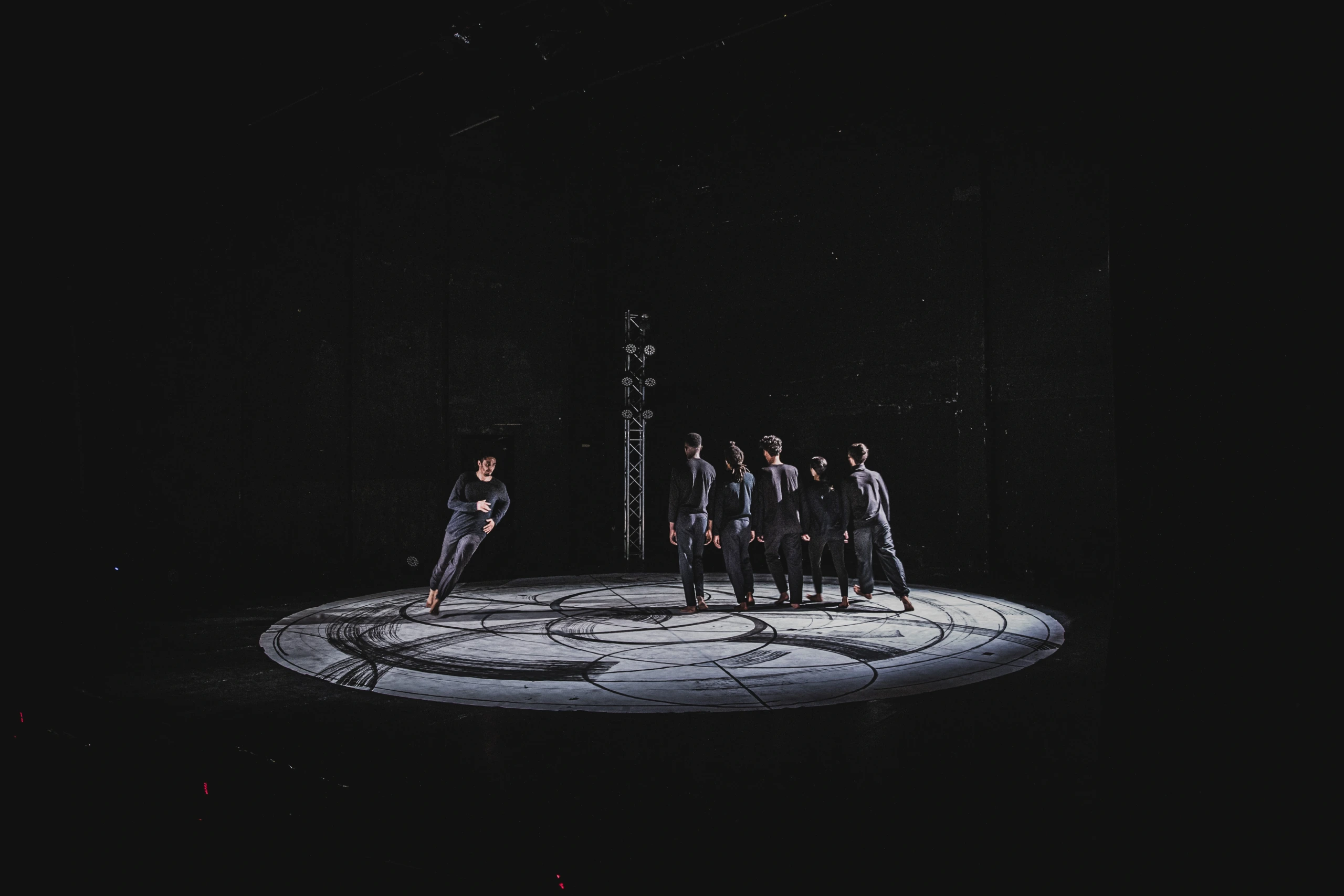 Agora Pôle National Cirque - Crossing / Studio 8 - Hadi Nahleh