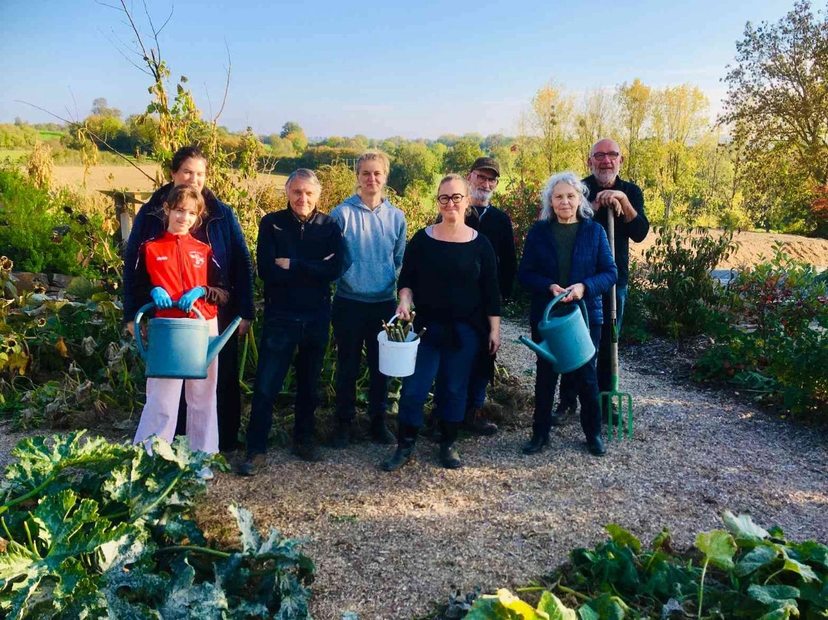 Atelier au potager en permaculture: tour du potager et chantier bénévole de paillage des allées