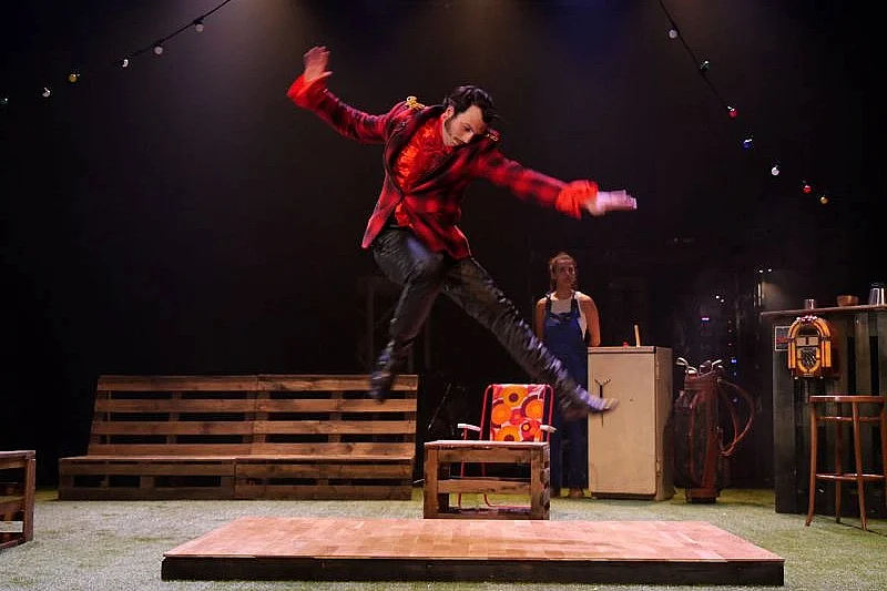 Spectacle à l'Archipel : Le Jeu de l'amour et du hasard / Collectif l'Emeute