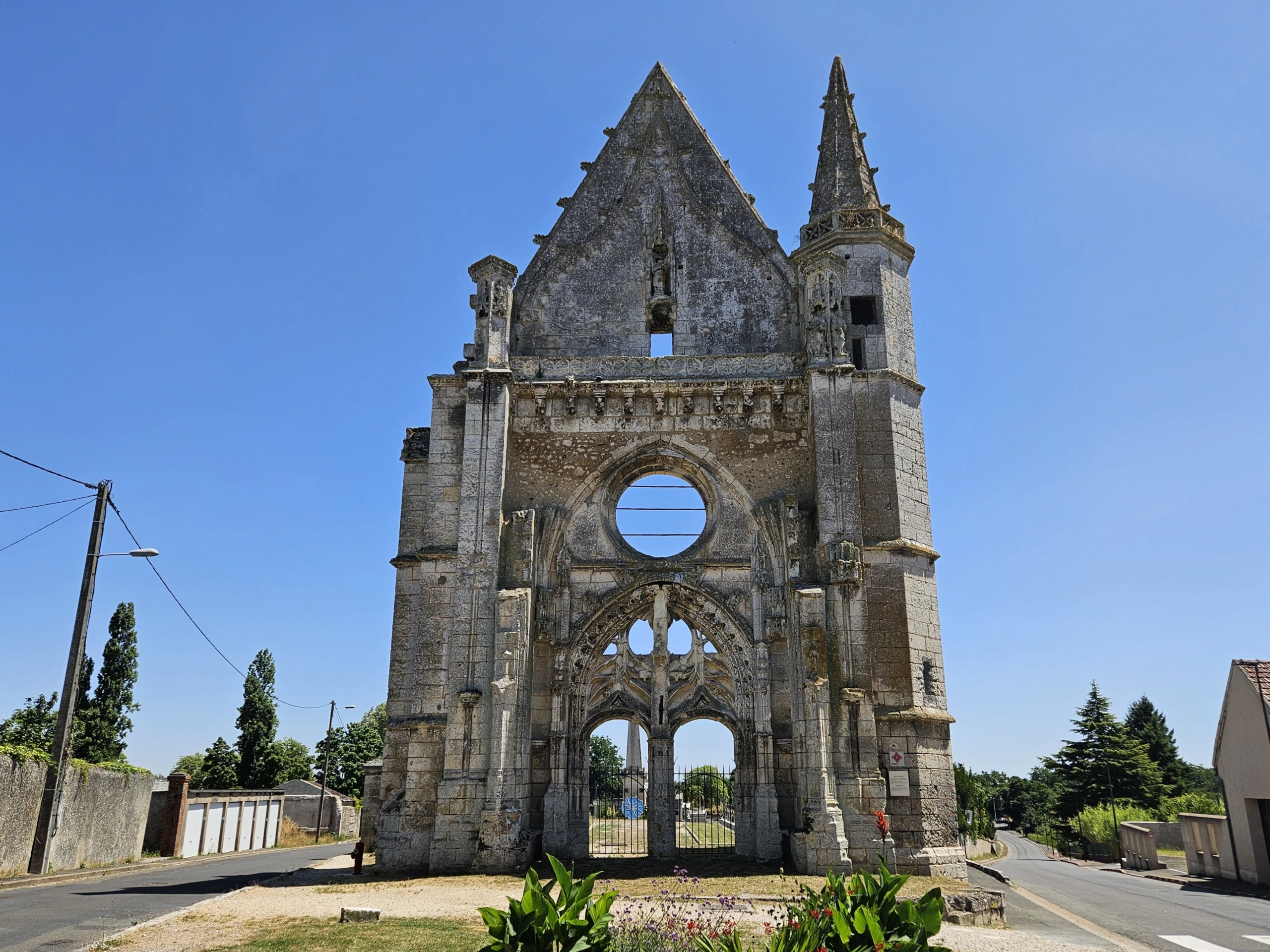 Visite guidée de la chapelle et du cimetière du Champdé