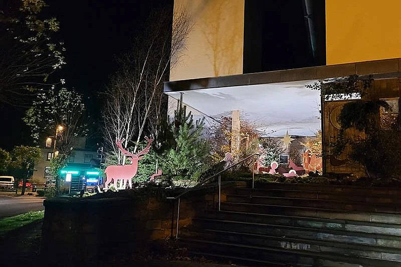 Mise en lumière musicale et chantée de la crèche et du village
