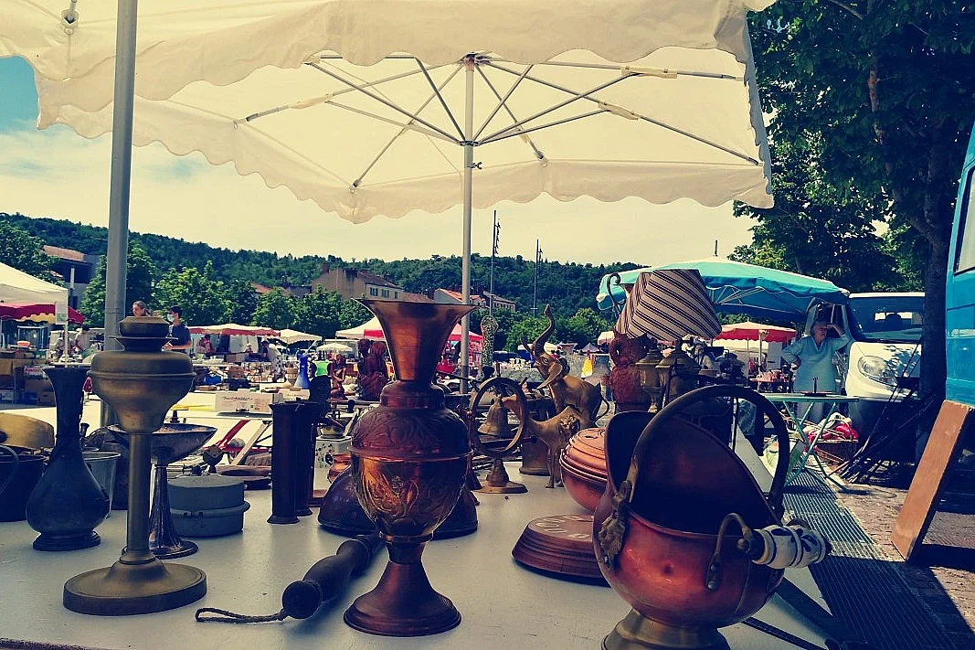 Brocante et Vide-greniers à Espère