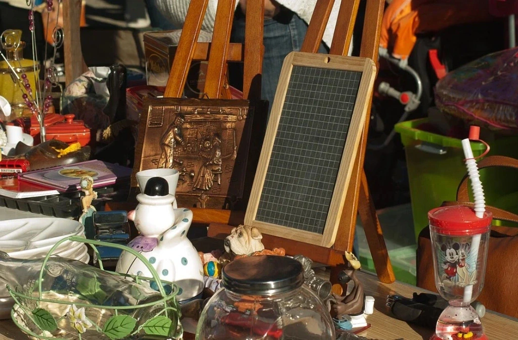 Vide-armoire & vide-grenier