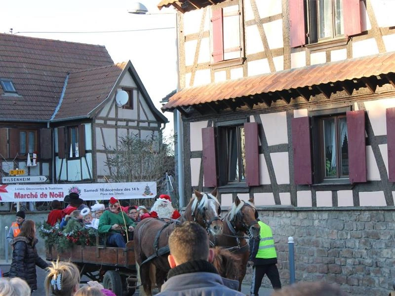 Arrivée du Père Noël en barque et marché de Noël