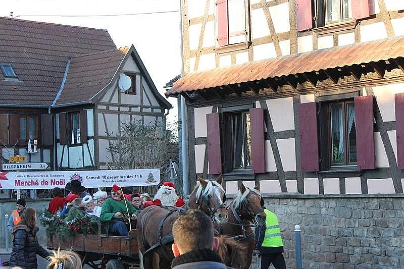 Arrivée du Père Noël en barque et marché de Noël