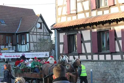 Arrivée du Père Noël en barque et marché de Noël
