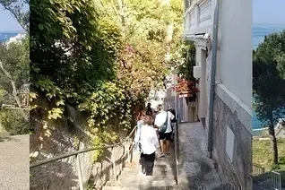 Balade par les escaliers et belvédères sur la mer, du Vallon de l'Oriol 
